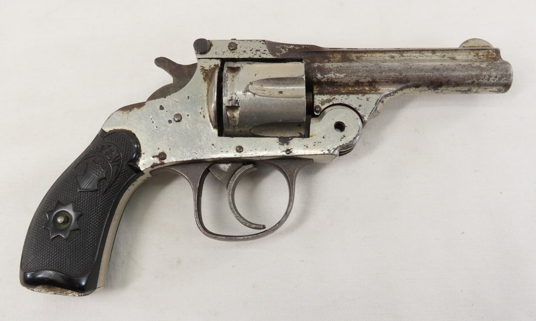Forehand & Wadsworth .32 Top Break Revolver: Forehand & Wadsworth .32 Top Break Revolver - ANTIQUE 1887-1890 SN# 351881, 3.25" round barrel with front blade sight, top strap marked "FOREHAND ARMS CO WORCESTER MASS USA / PAT'D DEC7, 86 & JAN 11, 