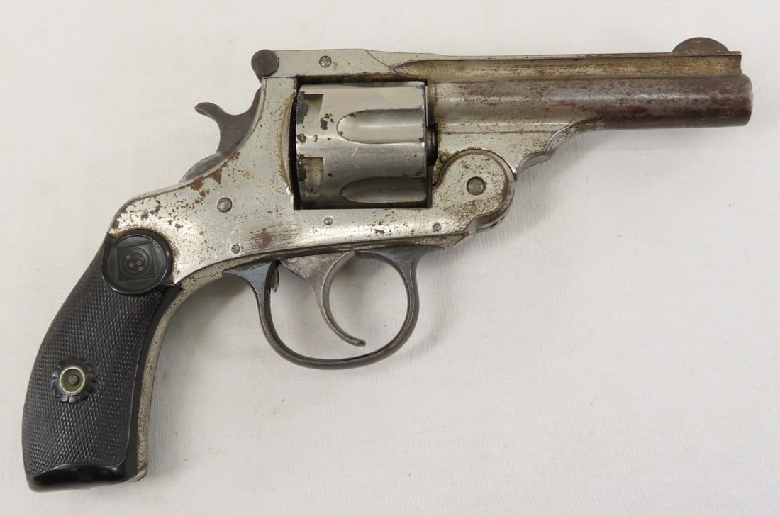 Harrington & Richardson 32 S&W CTGE Revolver: Harrington & Richardson 32 S&W CTGE Revolver - SN# 200087, Premier Second Model 3rd Variation 1909-1913, 3.25" round barrel with front blade sight, top strap marked: "HARRINGTON & RICHARDSON ARMS CO.