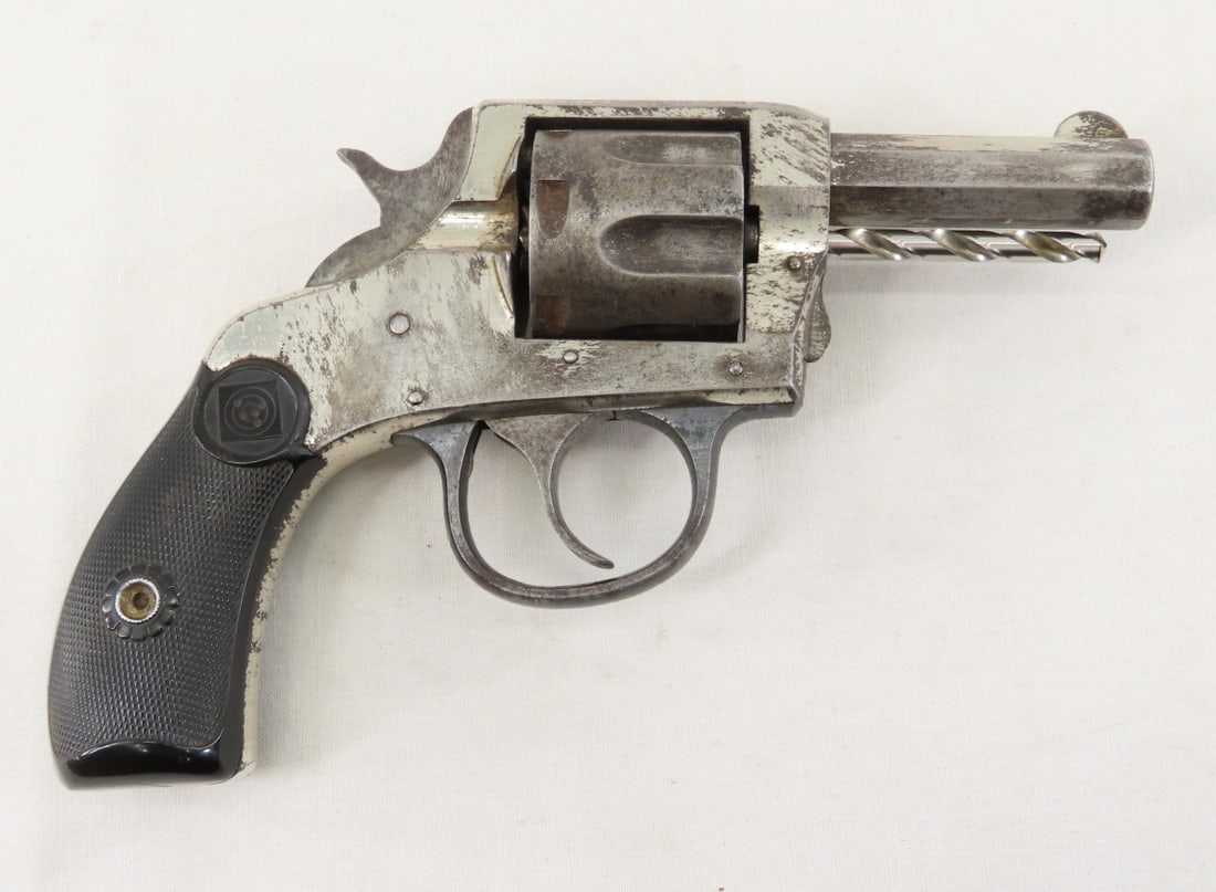 Harrington & Richardson 32 S&W CTGE Revolver (1 of 11)