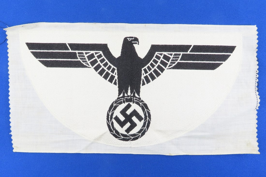 WWII German Heer Sports Shirt Emblem: WWII German Heer Sports Shirt Emblem - measures 11x5 3/4" Lot Size 6x2x2" 1 LB All information and photos are intended to be as accurate as possible, but errors are possible. No item may be returned o