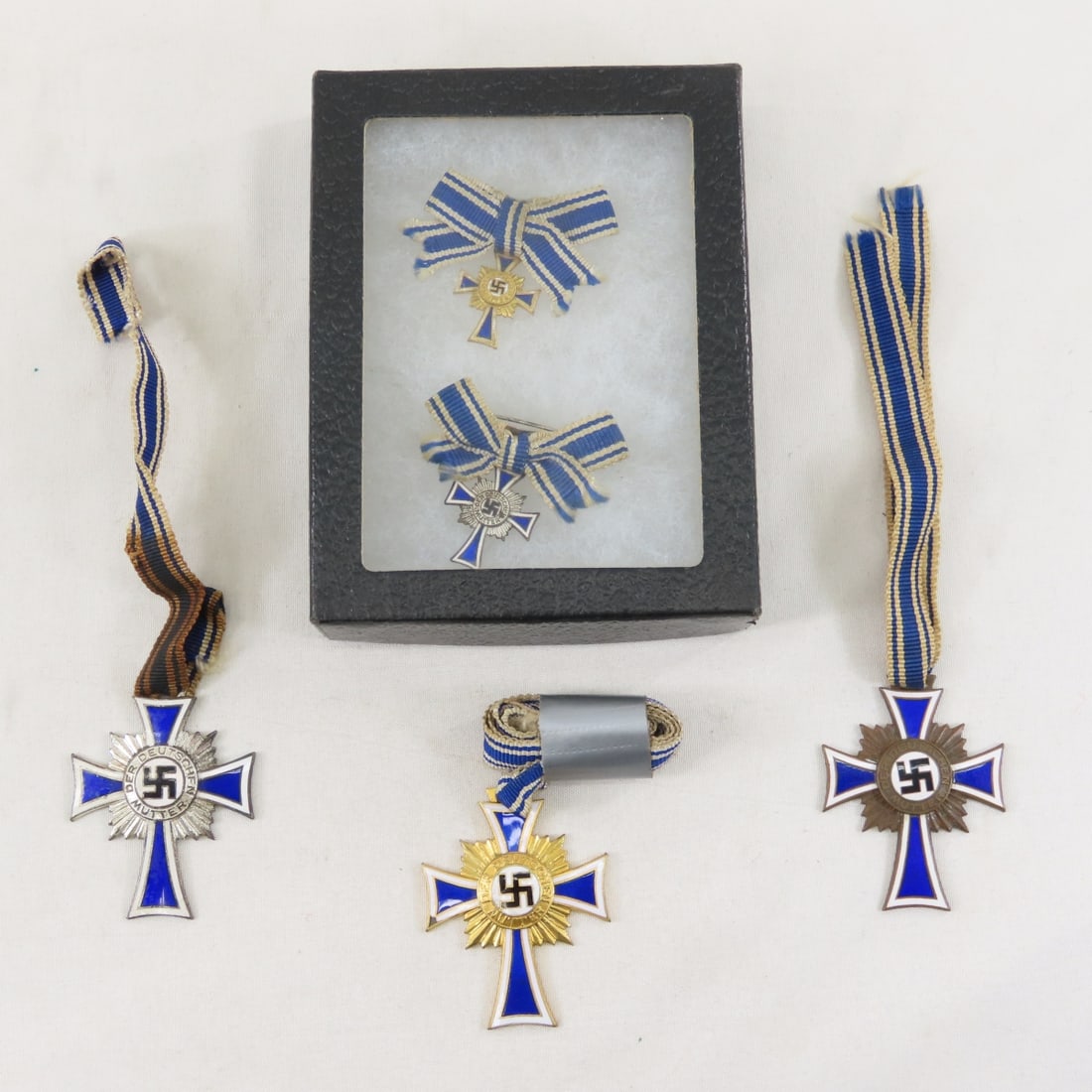 WWII German Mothers Crosses Bronze, Silver & Gold: WWII German Mothers Crosses Bronze, Silver & Gold - and 2 lapel pins - silver and gold. Lot Size 5x4x2" 1 LB All information and photos are intended to be as accurate as possible, but errors are