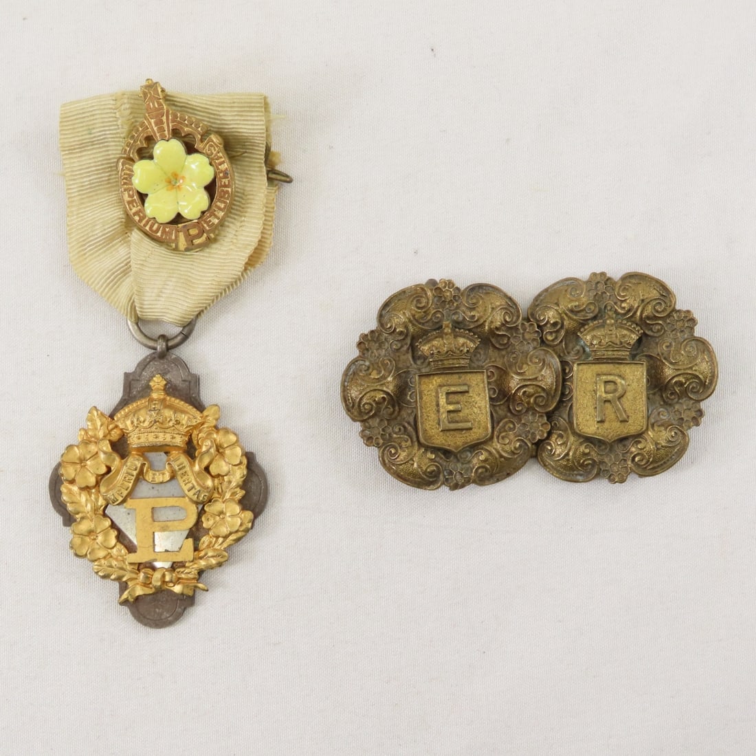 British Primrose League Special Services Medal: British Primrose League Special Services Medal - and clasp/belt buckle with British Crown. Lot Size 3x3x3" 1 LB All information and photos are intended to be as accurate as possible, but errors are