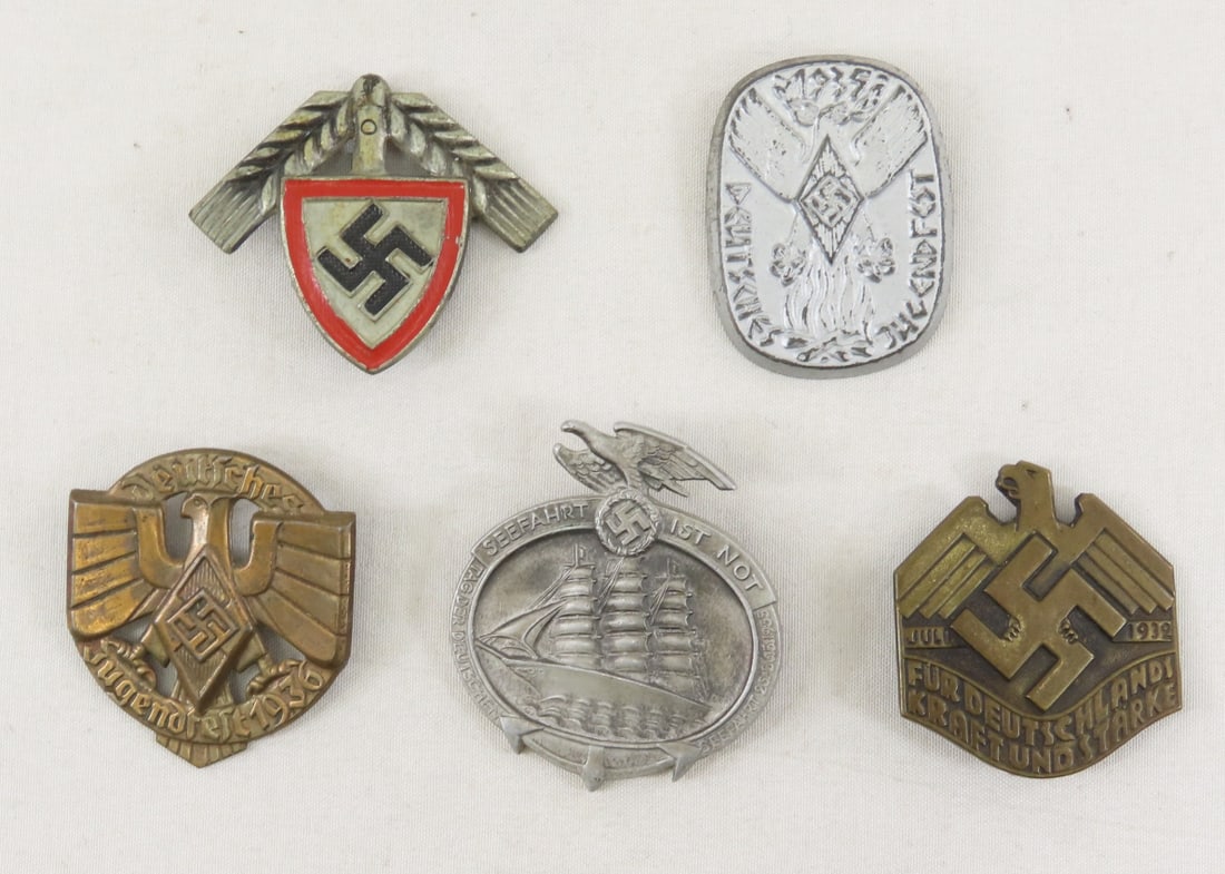 5 WWII German Tinnies: 5 WWII German Tinnies - Lot Size 3x3x3" 1 LB All information and photos are intended to be as accurate as possible, but errors are possible. No item may be returned or refused based on this