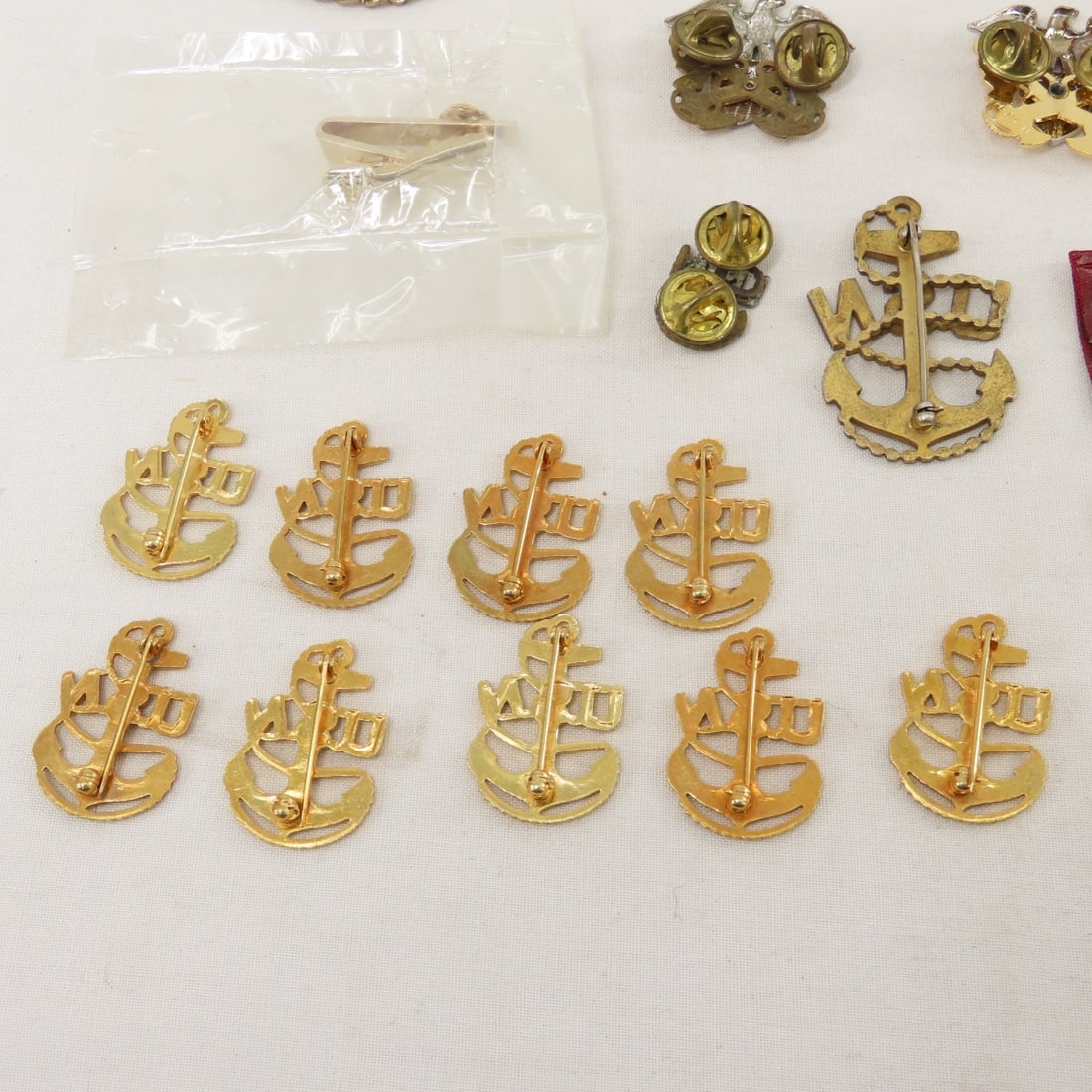 US Navy Insignia, Belt Buckles, Tie Tacs & More - 19
