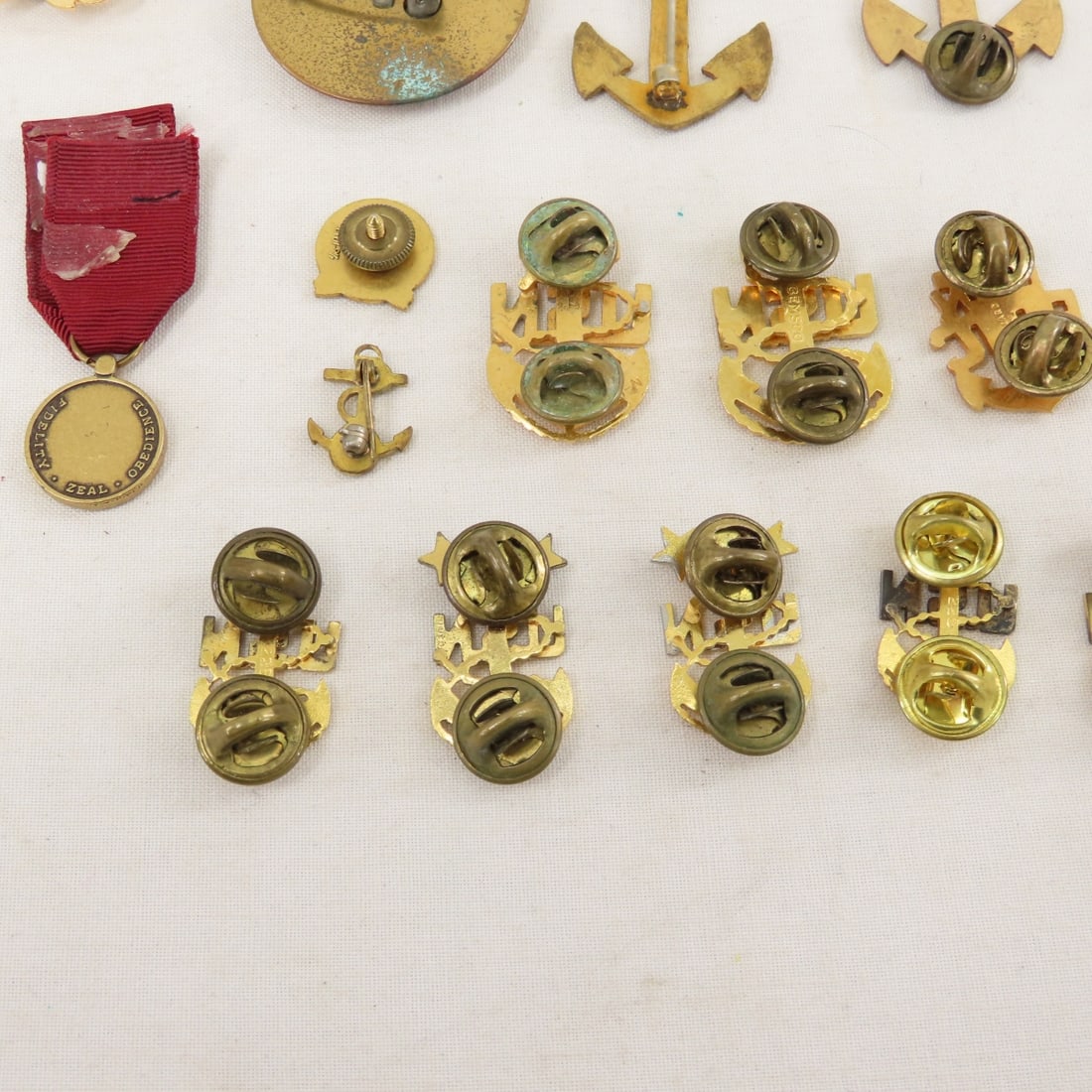 US Navy Insignia, Belt Buckles, Tie Tacs & More - 20