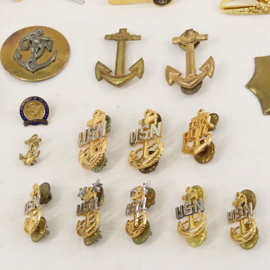 US Navy Insignia, Belt Buckles, Tie Tacs & More - 8