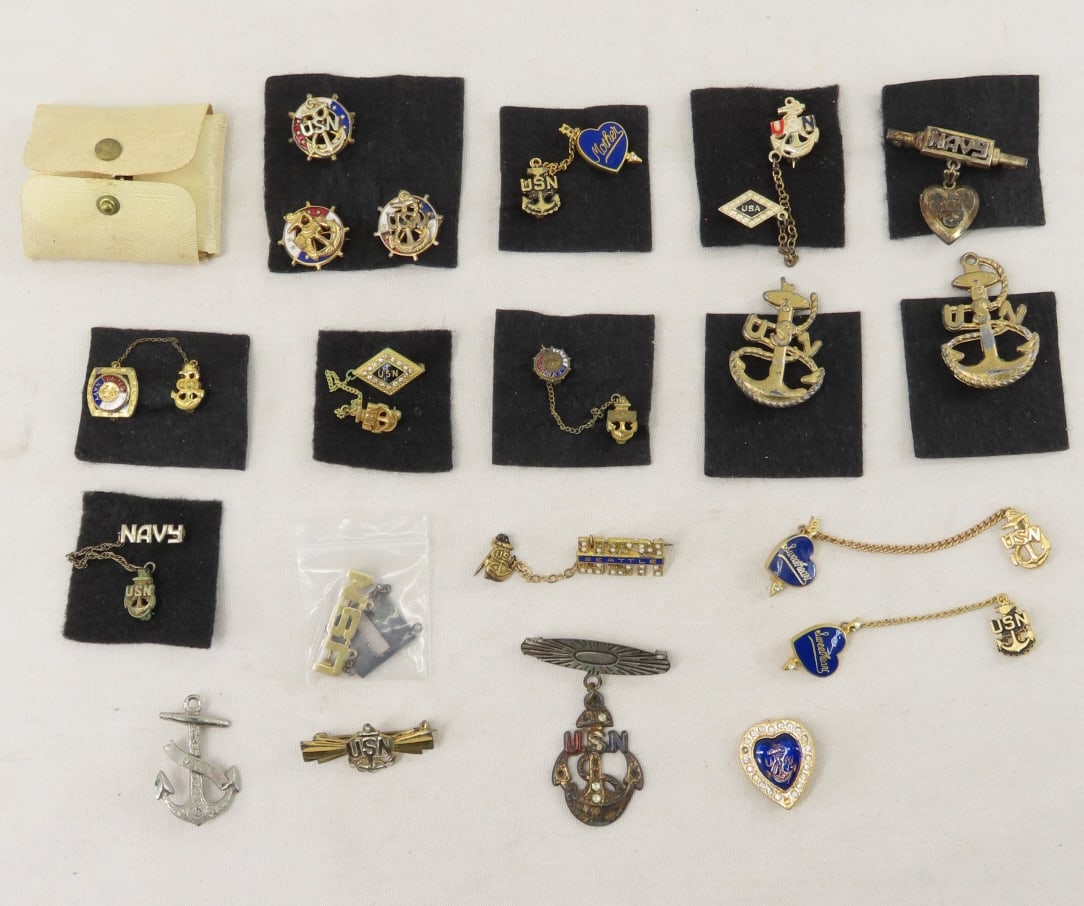 US NAVY Sweetheart and Mother's Pins (1 of 20)