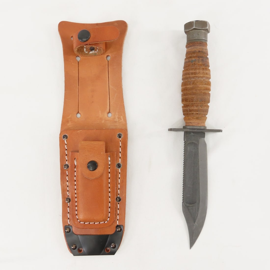 Ontario 1-86 Pilot Air Force Survival Fixed Blade: Ontario 1-86 Pilot Air Force Survival Fixed Blade - 5" saw back blade, grooved leather handle, with sheath & stone. LOT SIZE: 10x4x2", 1 LB All information and photos are intended to be as accurate