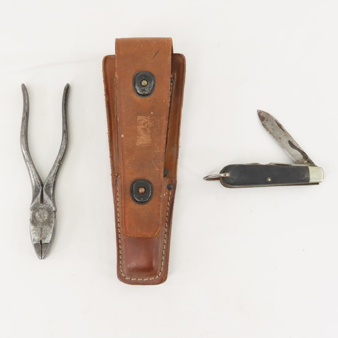 Camillus, Sabre & Imperial Folding Knives - 2