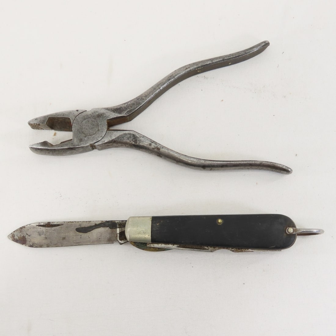 Camillus, Sabre & Imperial Folding Knives - 4