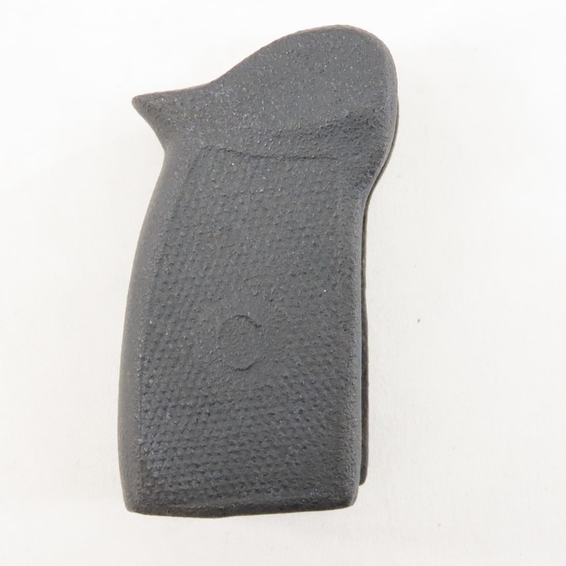 2 Warsaw-Pact Makarov take-off grips - 9