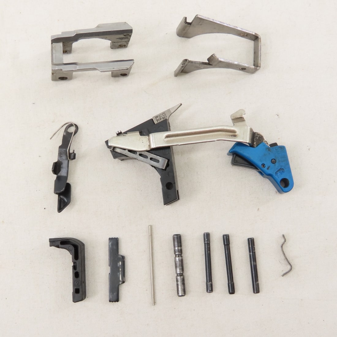 Glock 19 parts & accessories, some new, Holster - 3