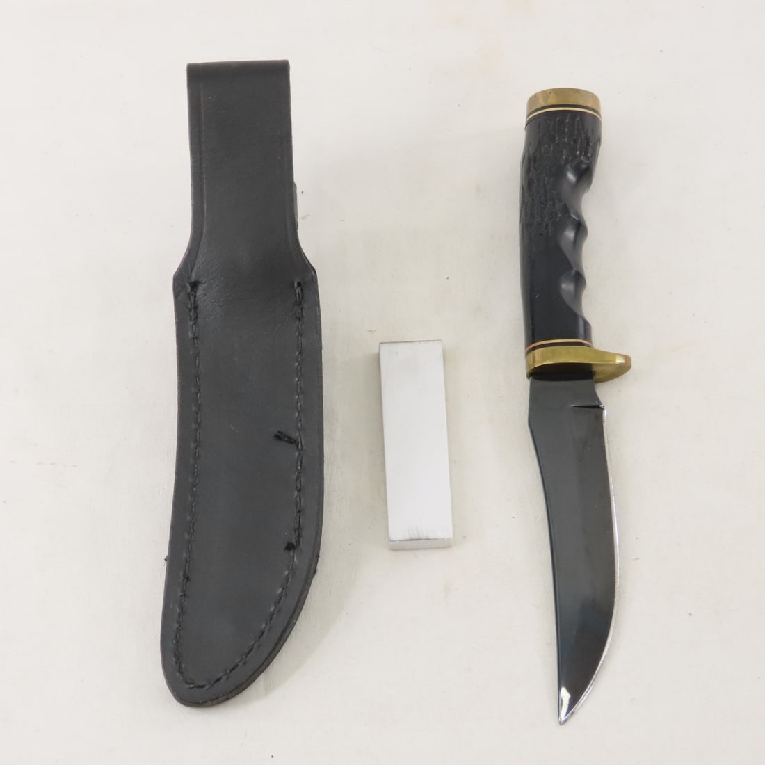 Schrade Duck's Unlimited Knife with sheath & stone - 2