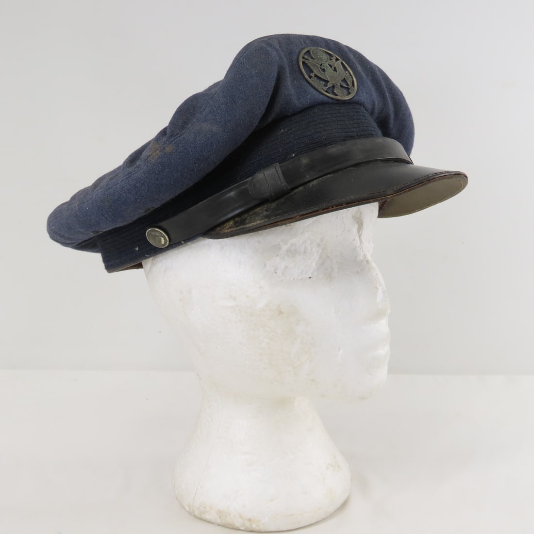 WWII US Army Air Force Crusher Visor Cap: WWII US Army Air Force Crusher Visor Cap - Lot Size 12x12x5" 2 LB All information and photos are intended to be as accurate as possible, but errors are possible. No item may be returned or refused