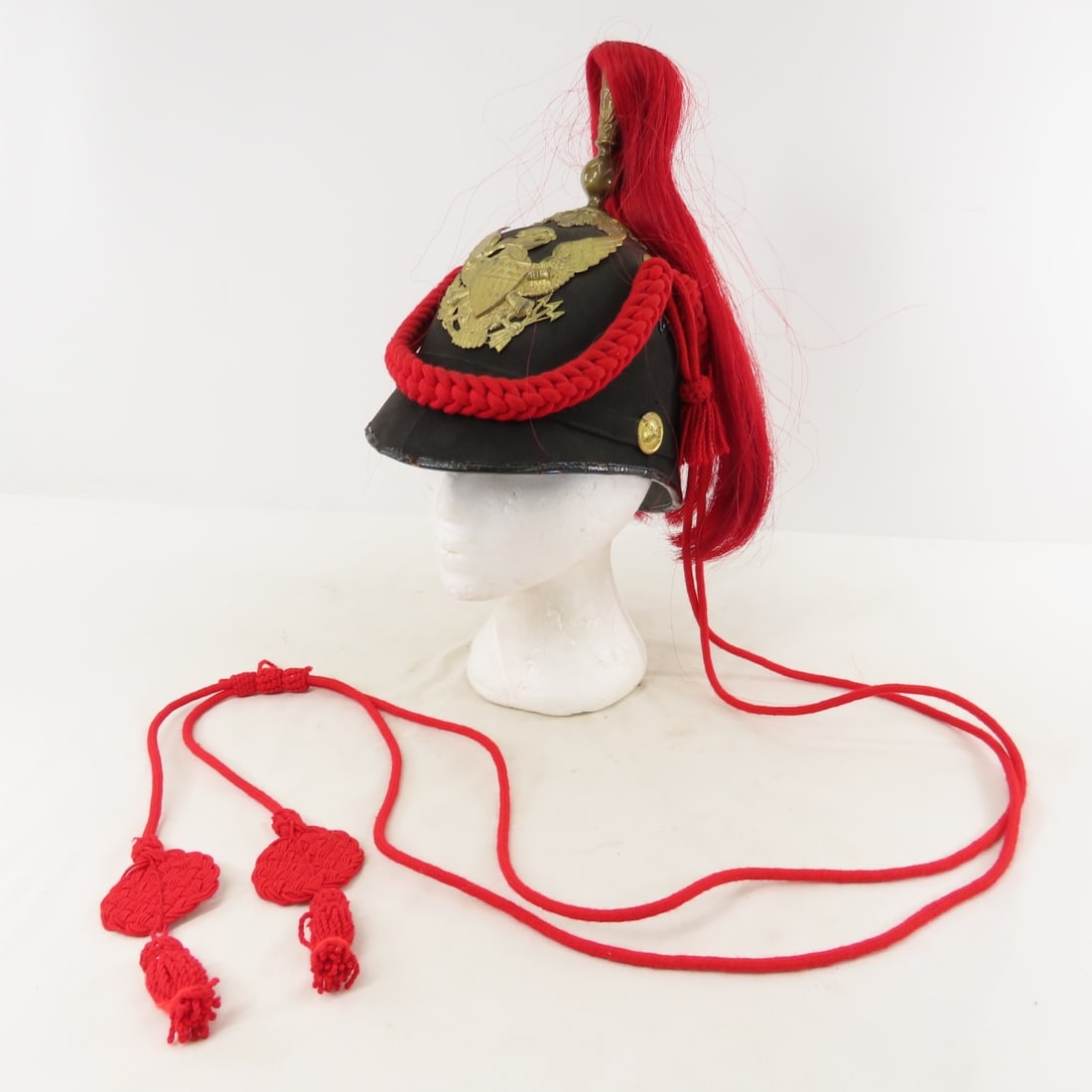 US Army M1881 Indian Wars Military Dress Helmet: US Army M1881 Indian Wars Military Dress Helmet - Lot Size: 12 x 12 x 8", 1 lb All information and photos are intended to be as accurate as possible, but errors are possible. No item may be returned