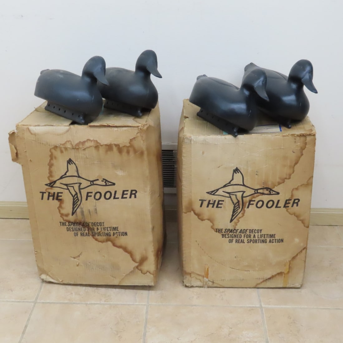 12 "THE FOOLER" Plastic Duck Decoys (1 of 8)