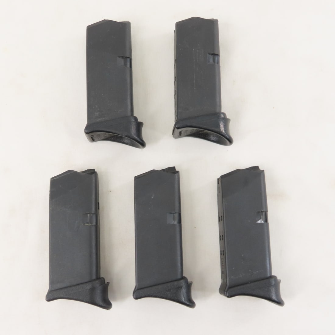 5 Glock 27 Magazines. .40 S&W. 9 rd.: 5 Glock 27 Magazines. .40 S&W. 9 rd. - Pearce PG-26 Finger Extension Floor Plates. LOT SIZE: 5x5x2", 1 lb All information and photos are intended to be as accurate as possible, but errors are