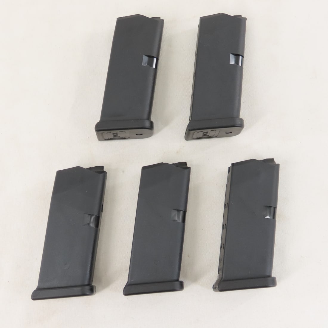 5 Glock 27 Magazines. .40 S&W. 9 rd.: 5 Glock 27 Magazines. .40 S&W. 9 rd. - LOT SIZE; 6x4x3", 1 lb All information and photos are intended to be as accurate as possible, but errors are possible. No item may be returned or refused based