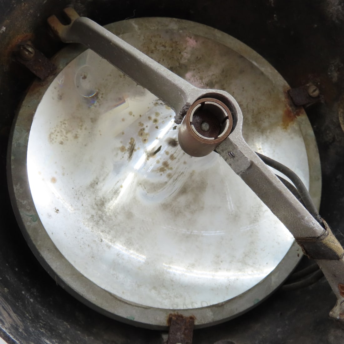 Railroad Train Signal Lamp- Cracked Lens - 11