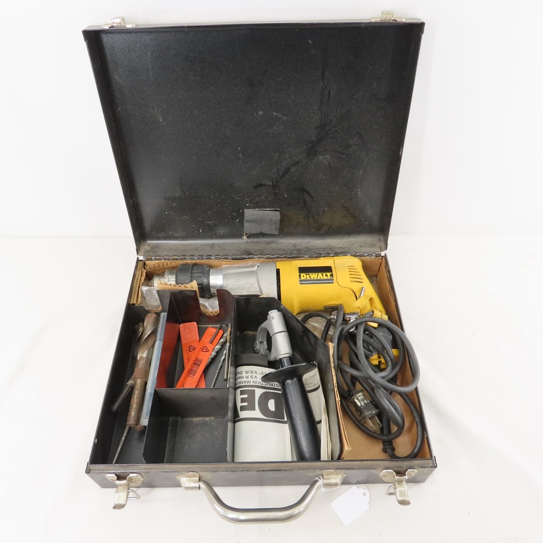 Dewalt 7 black & Decker drills & more - 2