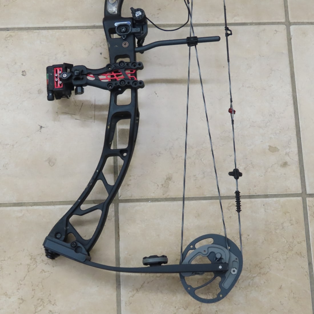 Synergy Elite Compound Bow and Bag - 4