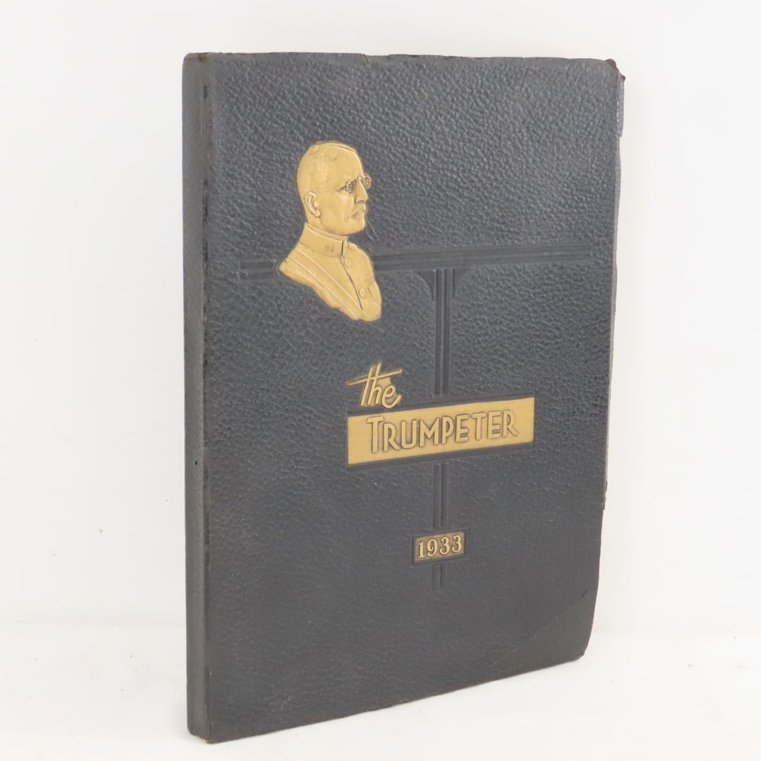 1933 Trumpeter Yearbook- St. John's, Deerfield, WI: 1933 Trumpeter Yearbook- St. John's, Deerfield, WI - military academy yearbook. LOT SIZE: 11x8x1" 2 LBS All information and photos are intended to be as accurate as possible, but errors are possible.