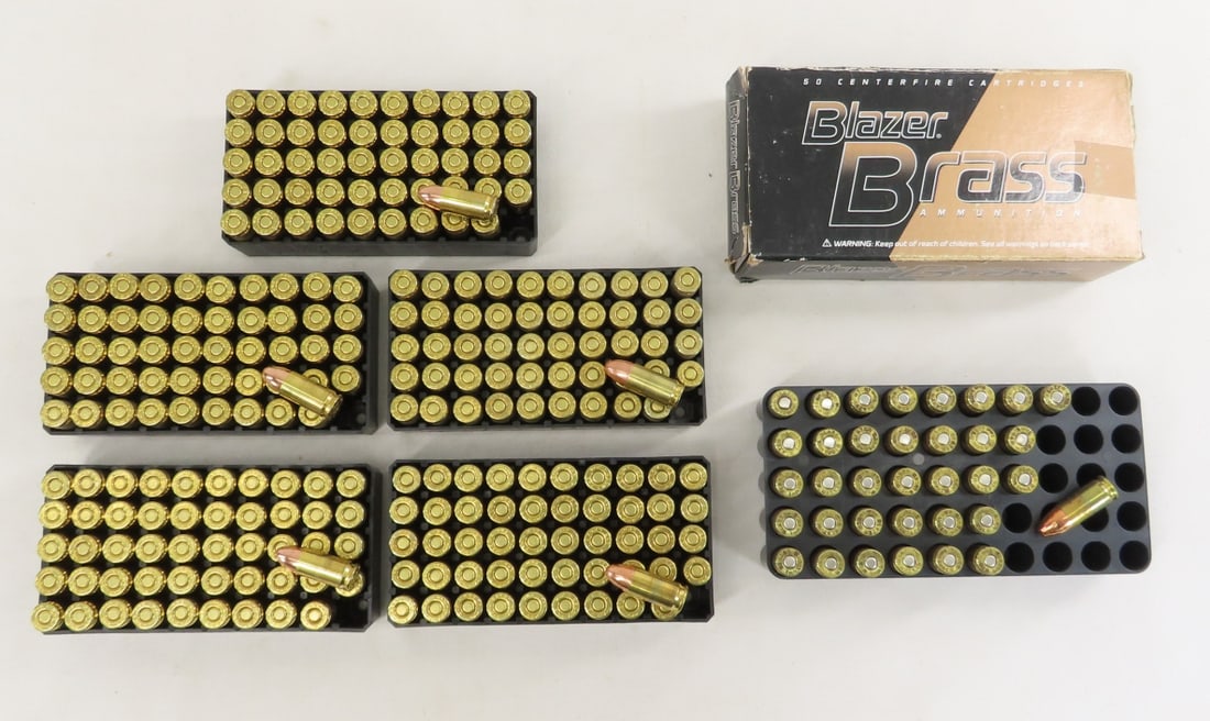 285 Rounds Mixed 9mm Luger Ammunition: 285 Rounds Mixed 9mm Luger Ammunition - 1 partial box of 35 Blazer Brass. 5 50 Rounds holders of Remington Peters 9mm Luger. Lot Size 8x5x4" 8 LB All information and photos are intended to be as