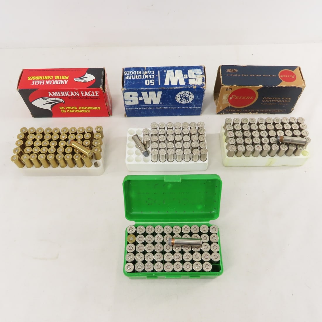 200 Rounds Mixed 357 Magnum Ammunition: 200 Rounds Mixed 357 Magnum Ammunition - 50 Round boxes of Peters, S&W, American Eagle, & WW Super in plastic case (1 Hornady in there) Lot Size 6x6x6" 8 LB All information and photos are intended to 