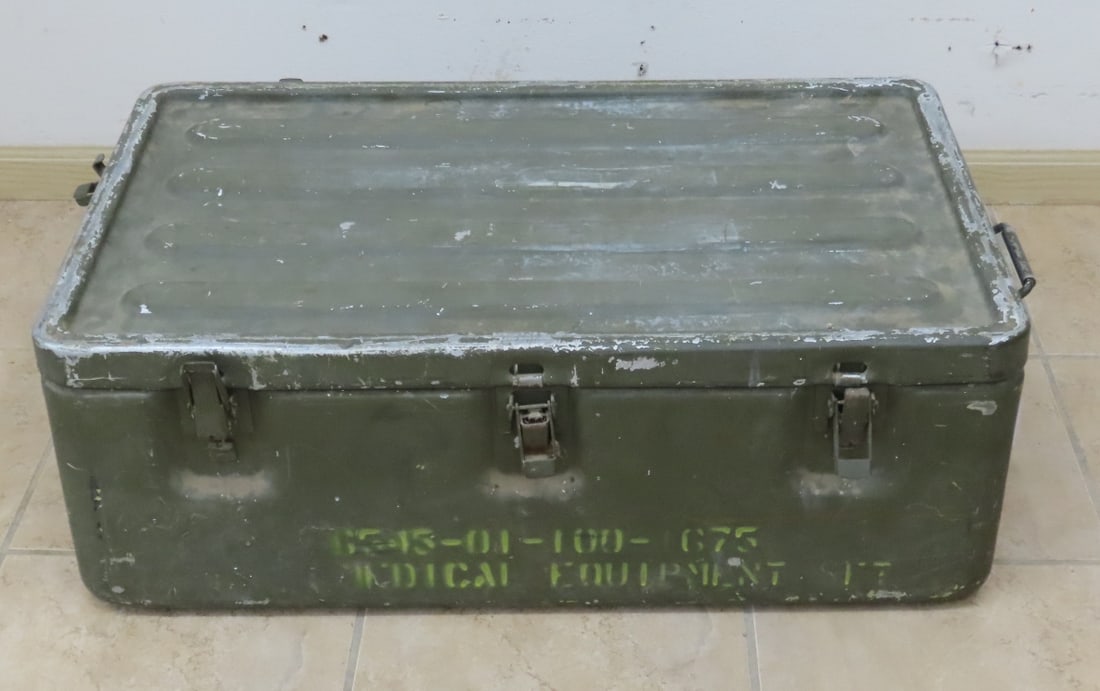 Vintage US Military Aluminum Medical Supply Chest (1 of 9)