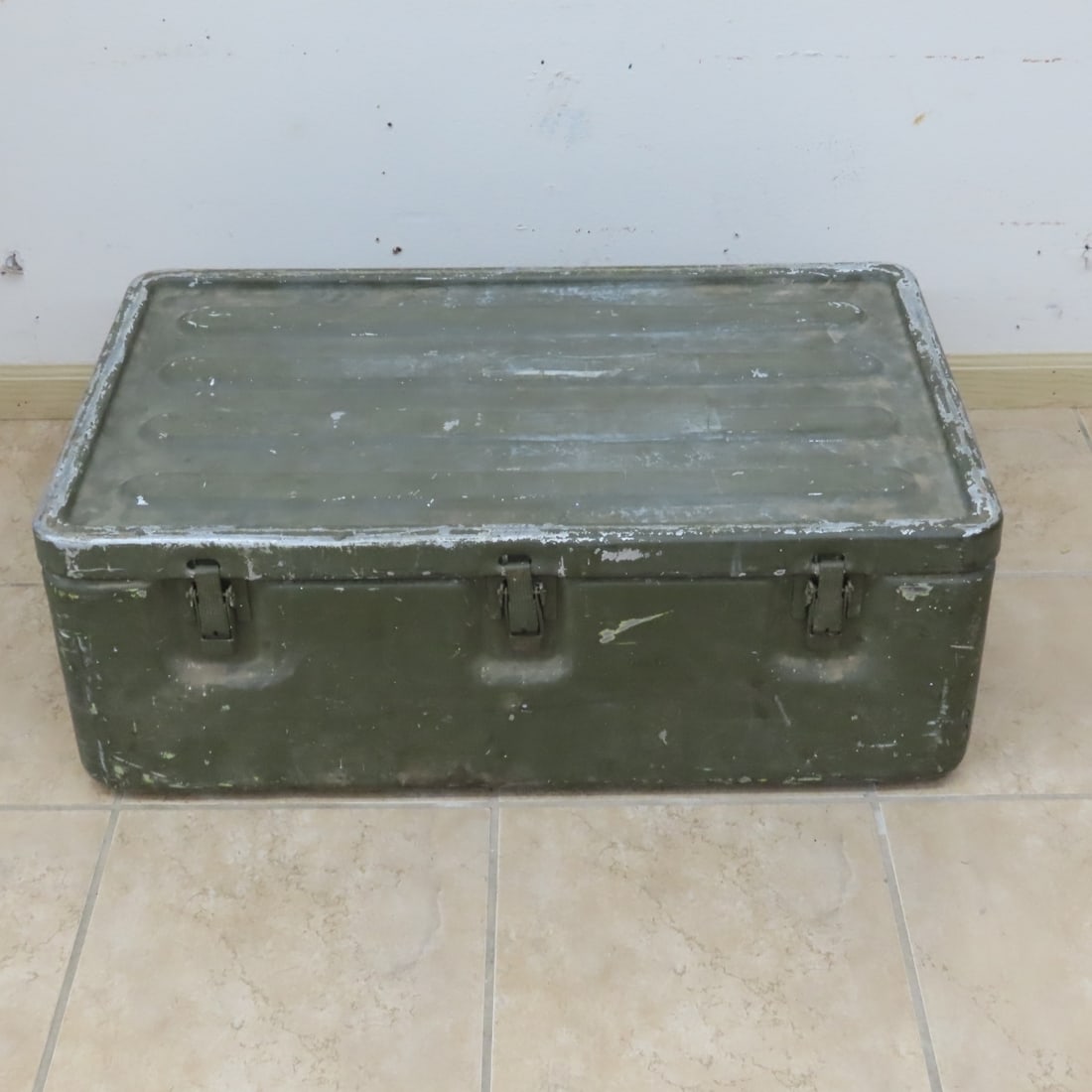 Vintage US Military Aluminum Medical Supply Chest - 6