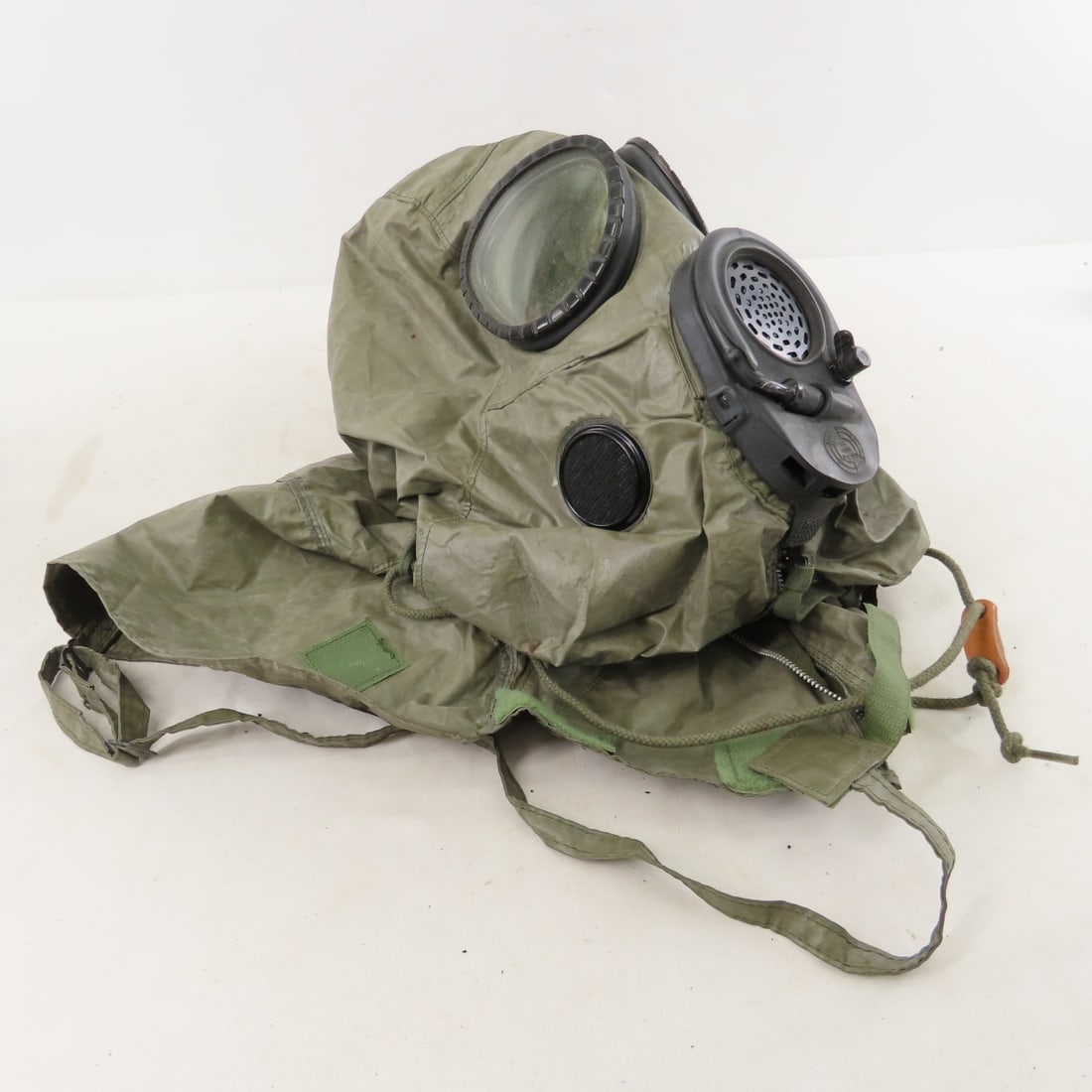 Vintage US Army M17 & MA21 Gas Masks - 10