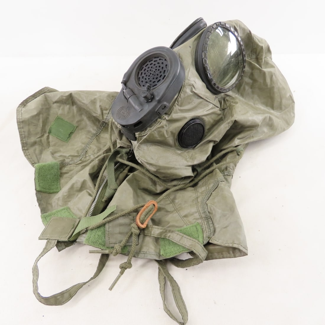 Vintage US Army M17 & MA21 Gas Masks - 11