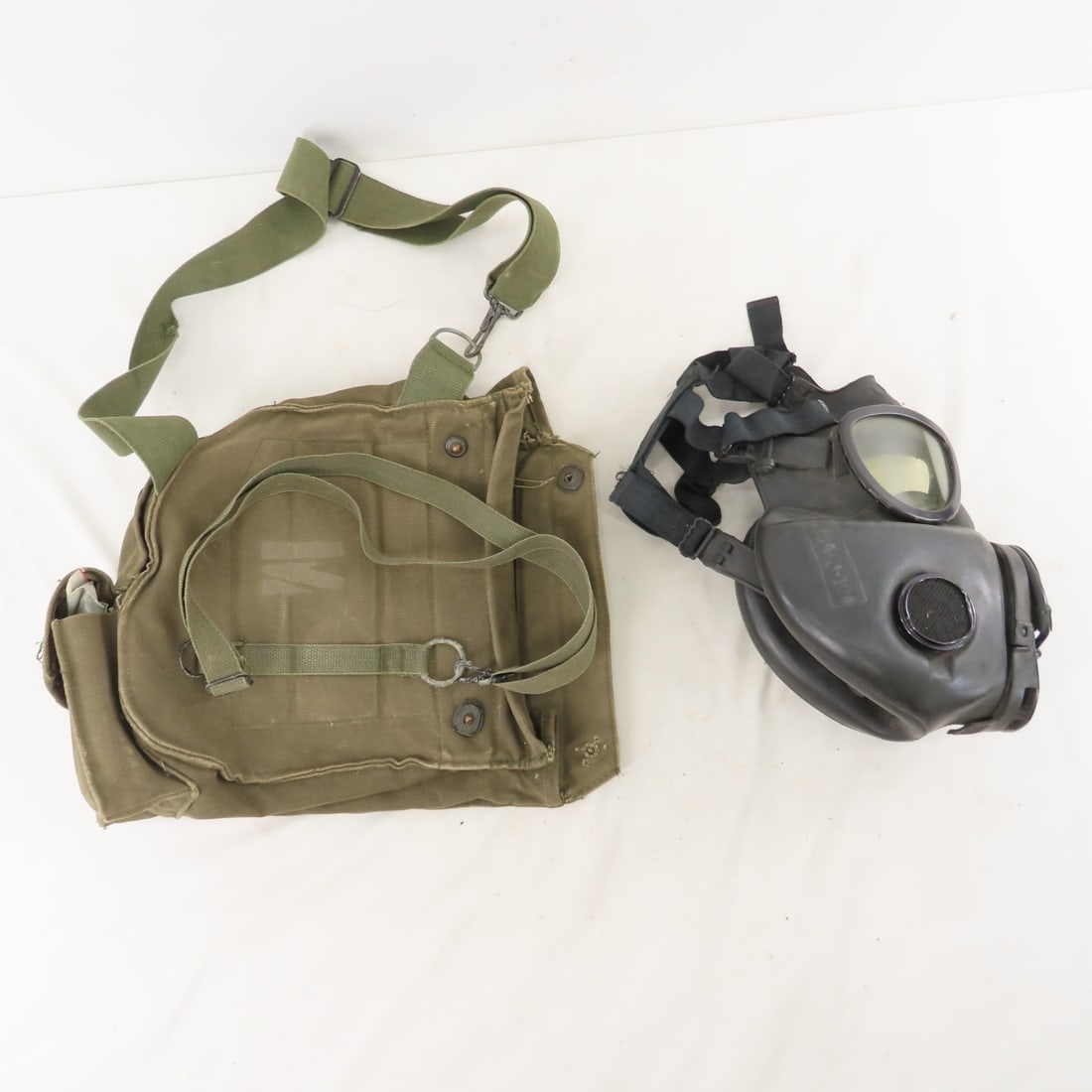 Vintage US Army M17 & MA21 Gas Masks - 15