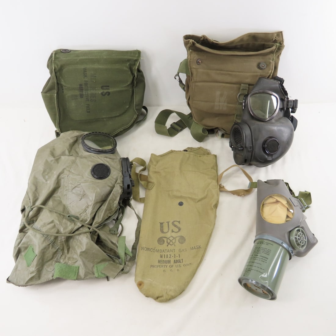 Vintage US Army M17 & MA21 Gas Masks (1 of 18)