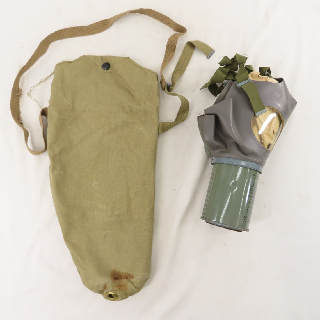 Vintage US Army M17 & MA21 Gas Masks - 3