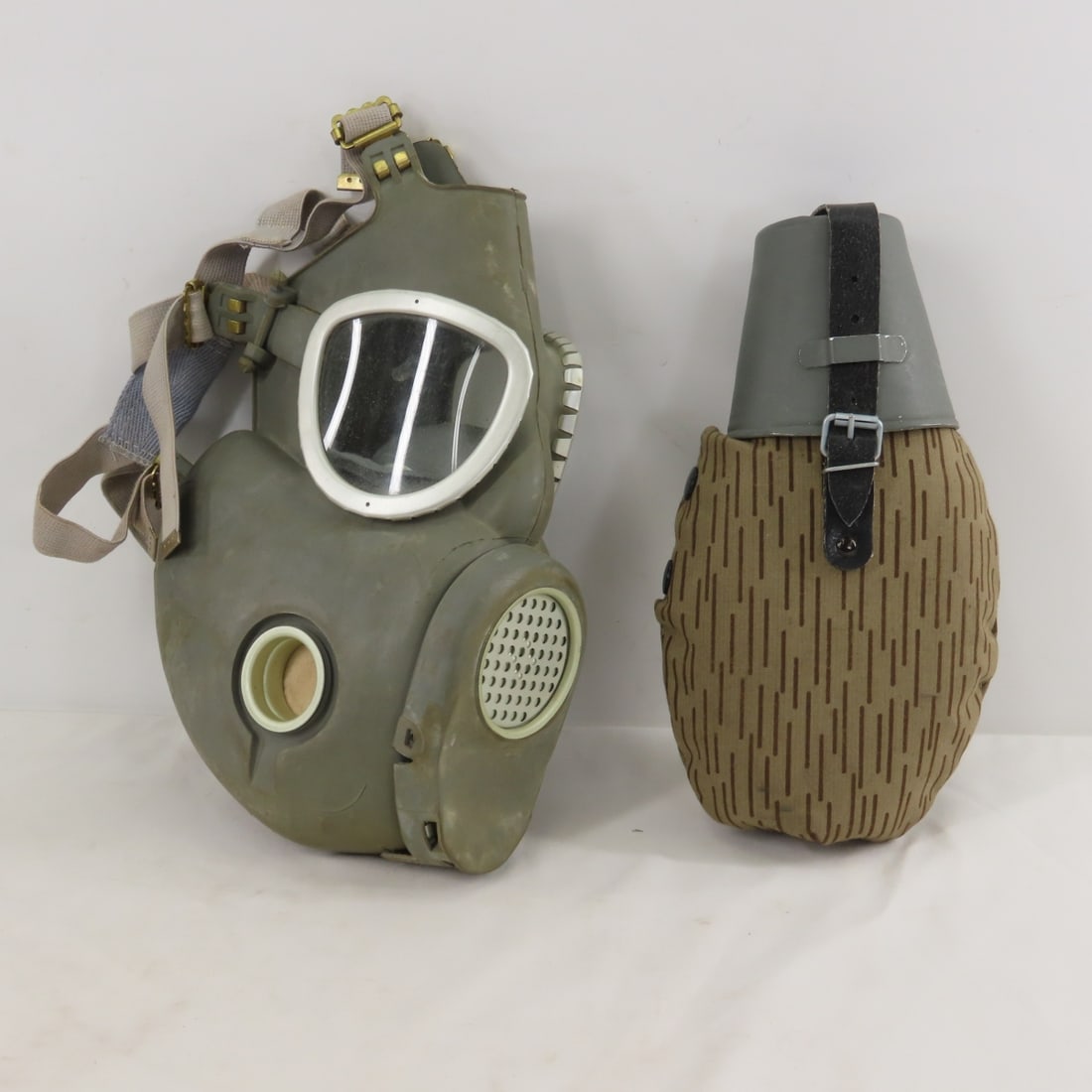 Vintage E German NVA Gas Mask, Rucksack & More - 3
