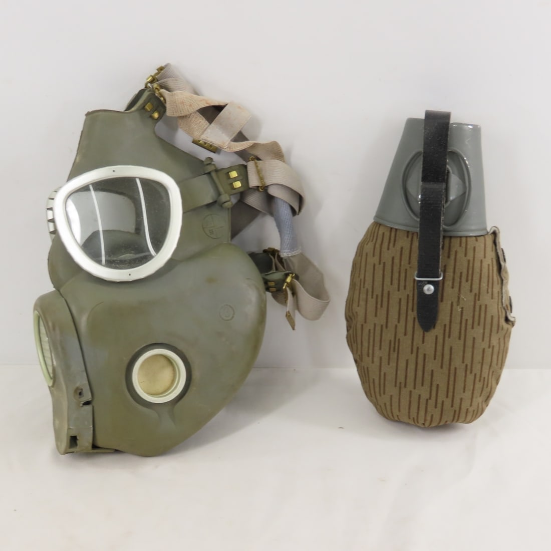 Vintage E German NVA Gas Mask, Rucksack & More - 4