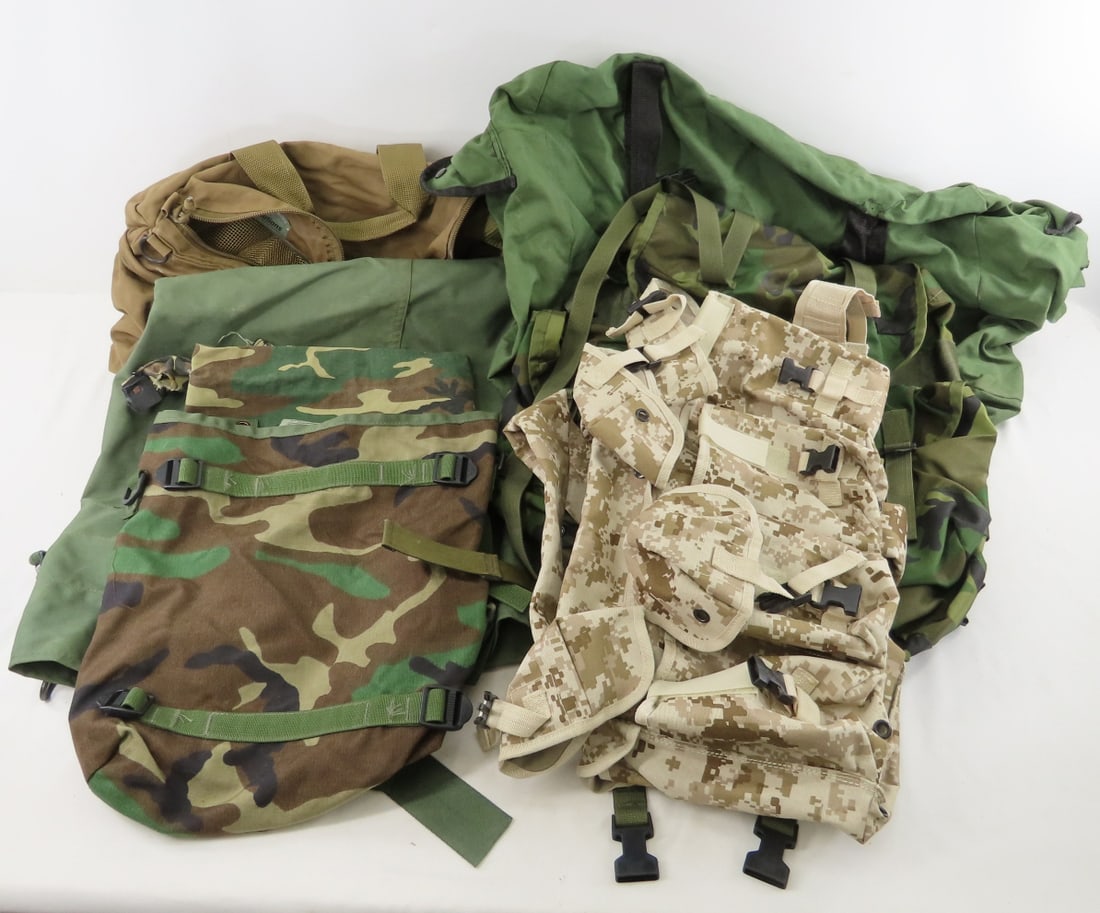 7 Modern Era Military Bags, Pouches, Backpack: 7 Modern Era Military Bags, Pouches, Backpack - Tactical Duffle Bag, Mil-Tec Desert Camo Chest Pack, Medium LC-1 Field Pack Backpack, Molle II Radio Pouch, Duffle Bag & others. Lot Size: 22 x 16 x 11"