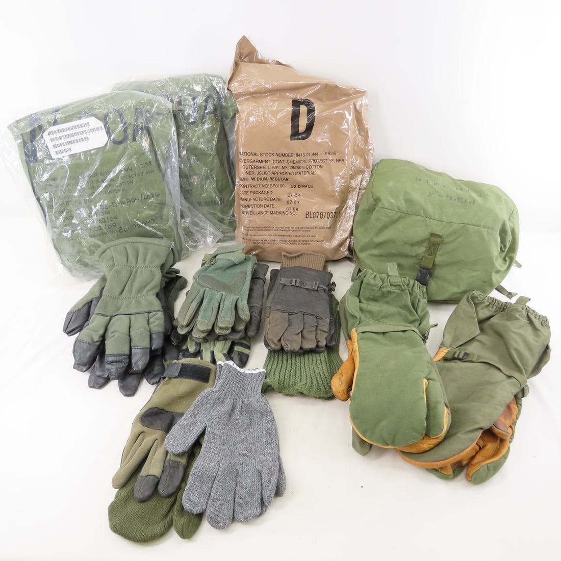 US Military Chemical Suits, Cold Weather Gloves: US Military Chemical Suits, Cold Weather Gloves - Chemical Suits, Cold Weather Gloves & Mittens & First Aid Kit. Lot Size: 18 x 14 x 12", 18 lbs All information and photos are intended to be as accura