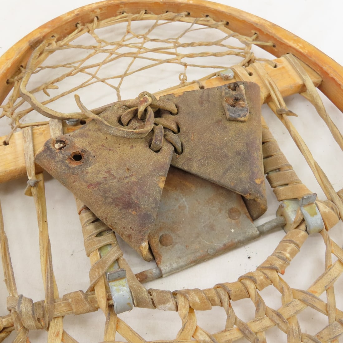 Vintage US WWII Era Lund Bear Paw Snow Shoes - 5