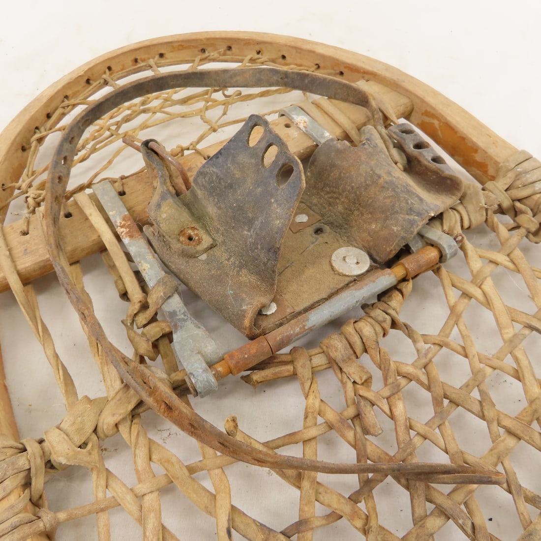 Vintage US WWII Era Lund Bear Paw Snow Shoes - 8