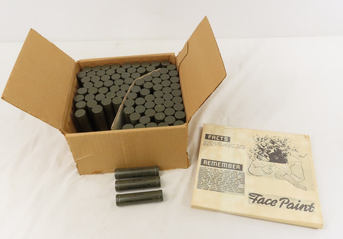 80+ Unissued 1987 US Army Camo Face Paint Sticks (1 of 6)