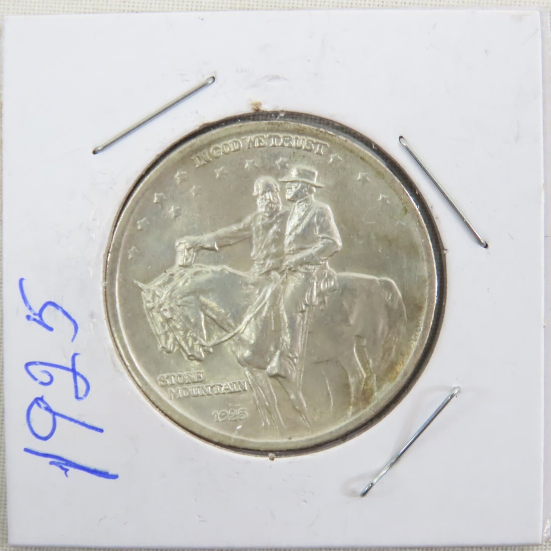 1925 Stone Mountain Silver Half Dollar: 1925 Stone Mountain Silver Half Dollar - Lot Size 2x2x2" 1 LB All information and photos are intended to be as accurate as possible, but errors are possible. No item may be returned or refused based