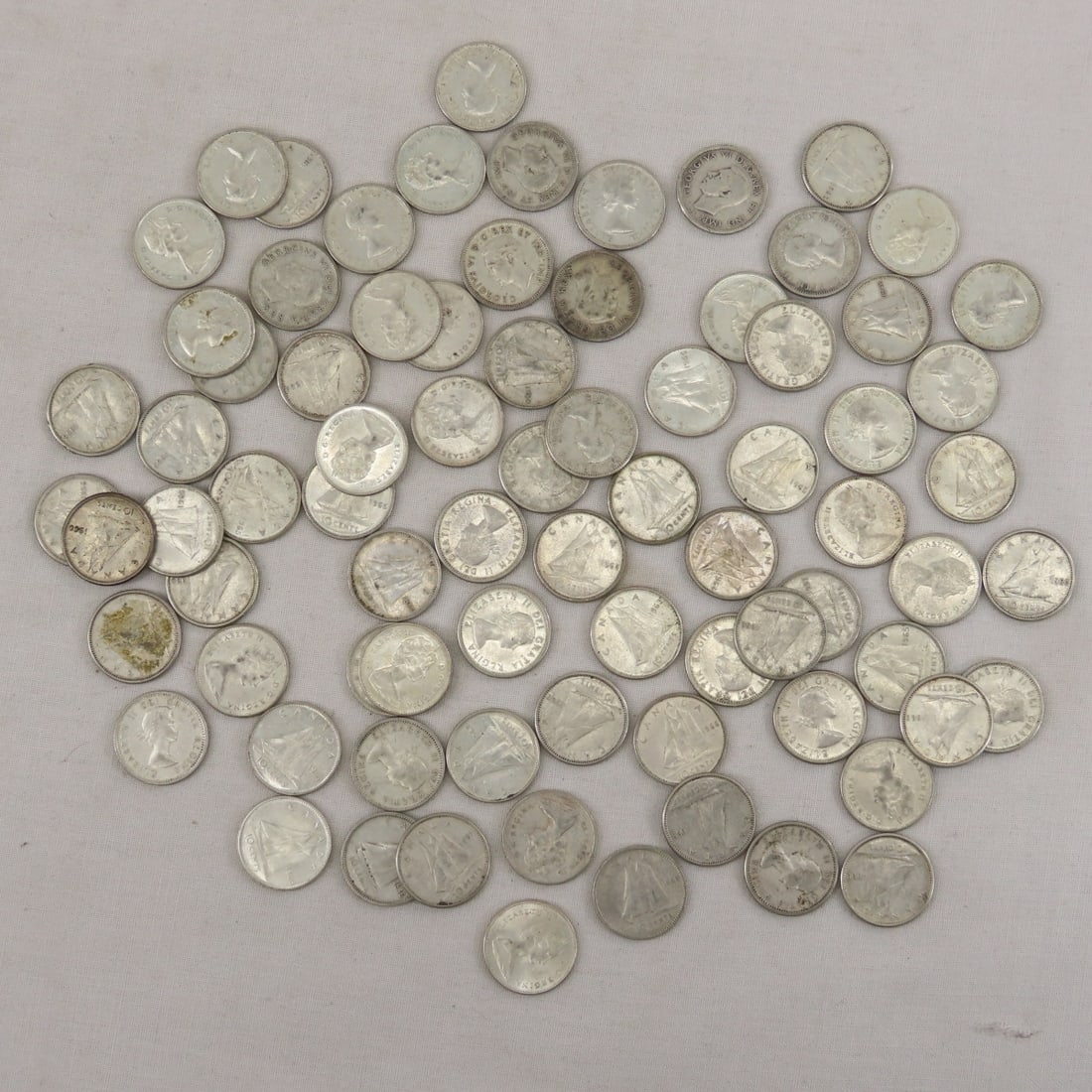 76 1940-1966 Silver Canadian Dimes & 3 1968: 76 1940-1966 Silver Canadian Dimes & 3 1968 - Lot Size 3x3x3" 1 LB All information and photos are intended to be as accurate as possible, but errors are possible. No item may be returned or refused