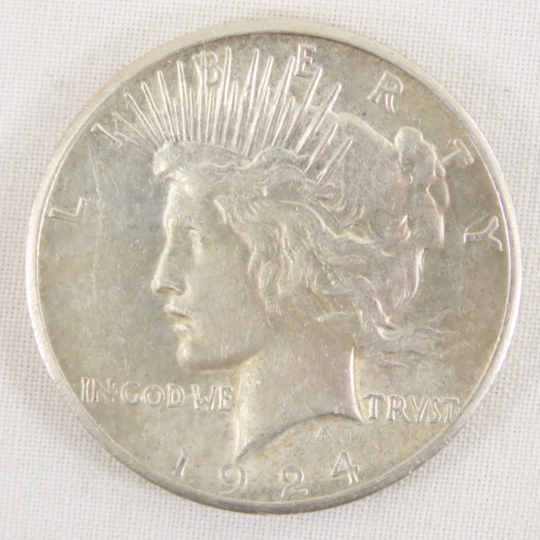 1924 S Peace Silver Dollar: 1924 S Peace Silver Dollar - Lot Size 2x2x1" 1 LB All information and photos are intended to be as accurate as possible, but errors are possible. No item may be returned or refused based on this