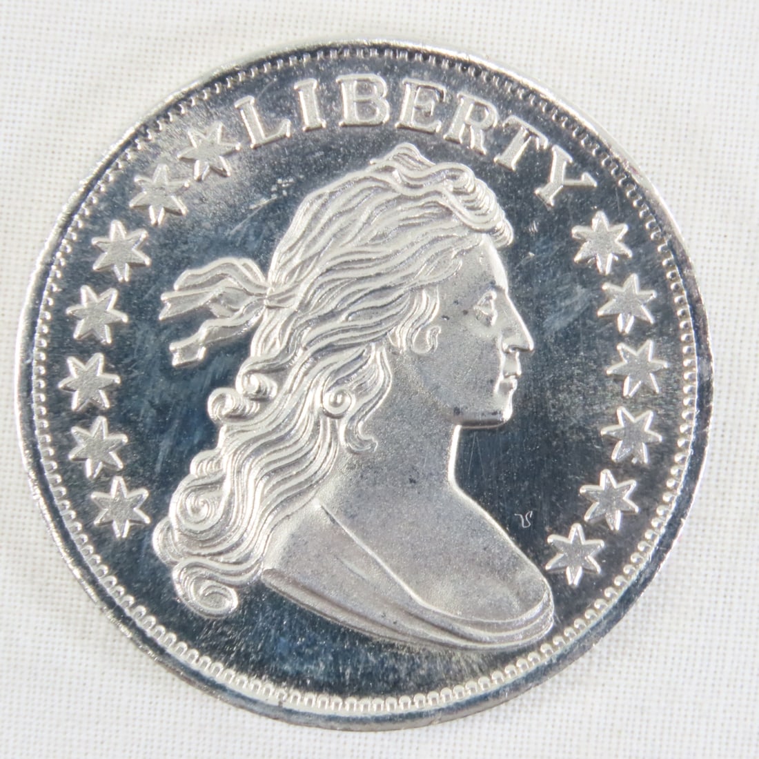 Bust Dollar Style 1ozt .999 Silver Round: Bust Dollar Style 1ozt .999 Silver Round - Lot Size 2x2x1" 1 LB All information and photos are intended to be as accurate as possible, but errors are possible. No item may be returned or refused