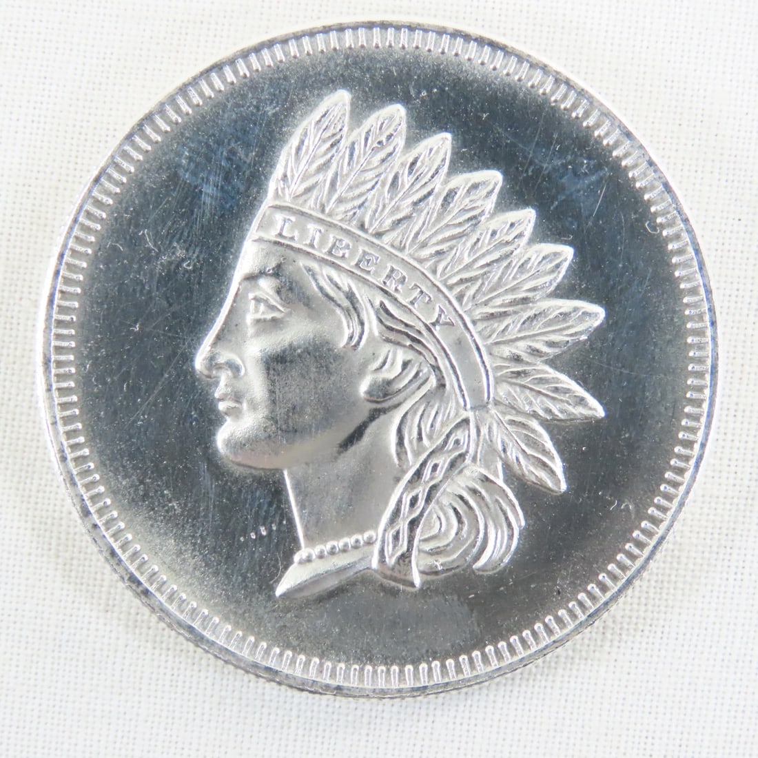 Indian Head Style 1ozt .999 Silver Round: Indian Head Style 1ozt .999 Silver Round - Lot Size 2x2x1" 1 LB All information and photos are intended to be as accurate as possible, but errors are possible. No item may be returned or refused