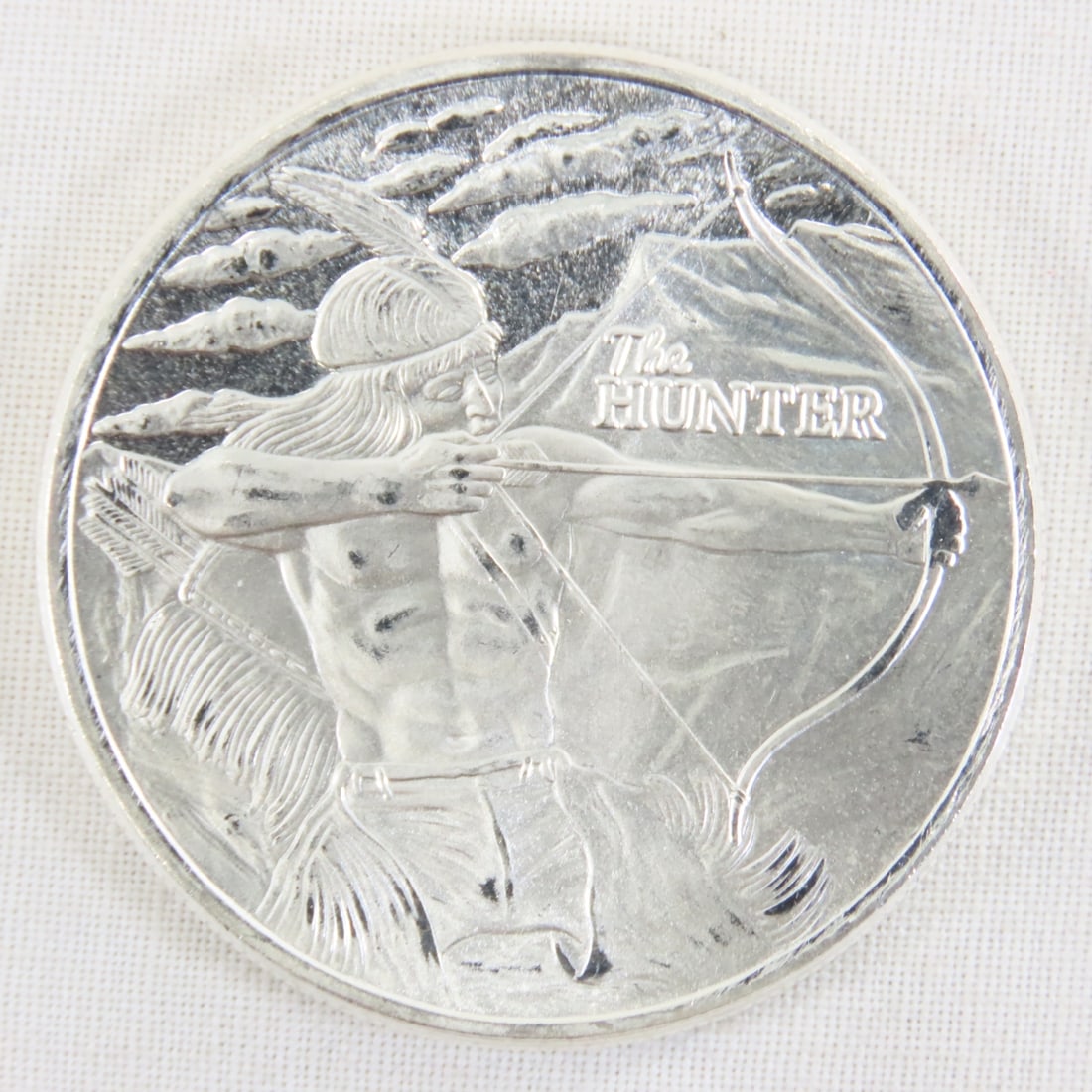 2017 The Hunter 1ozt .999 Silver Round: 2017 The Hunter 1ozt .999 Silver Round - Lot Size 2x2x1" 1 LB All information and photos are intended to be as accurate as possible, but errors are possible. No item may be returned or refused based
