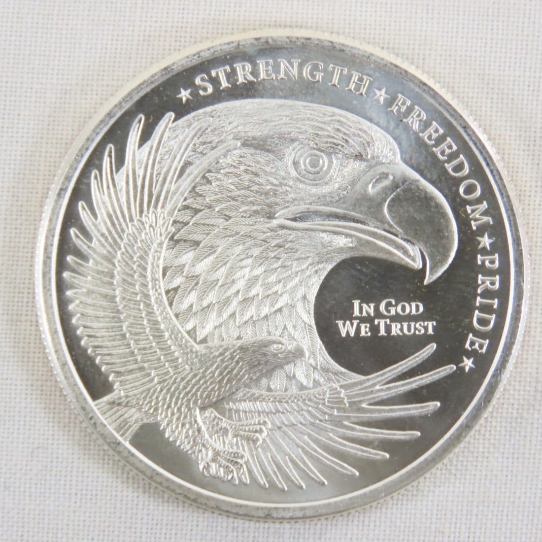 Golden State Mint 1ozt .999 Silver Round: Golden State Mint 1ozt .999 Silver Round - Lot Size 2x2x1" 1 LB All information and photos are intended to be as accurate as possible, but errors are possible. No item may be returned or refused