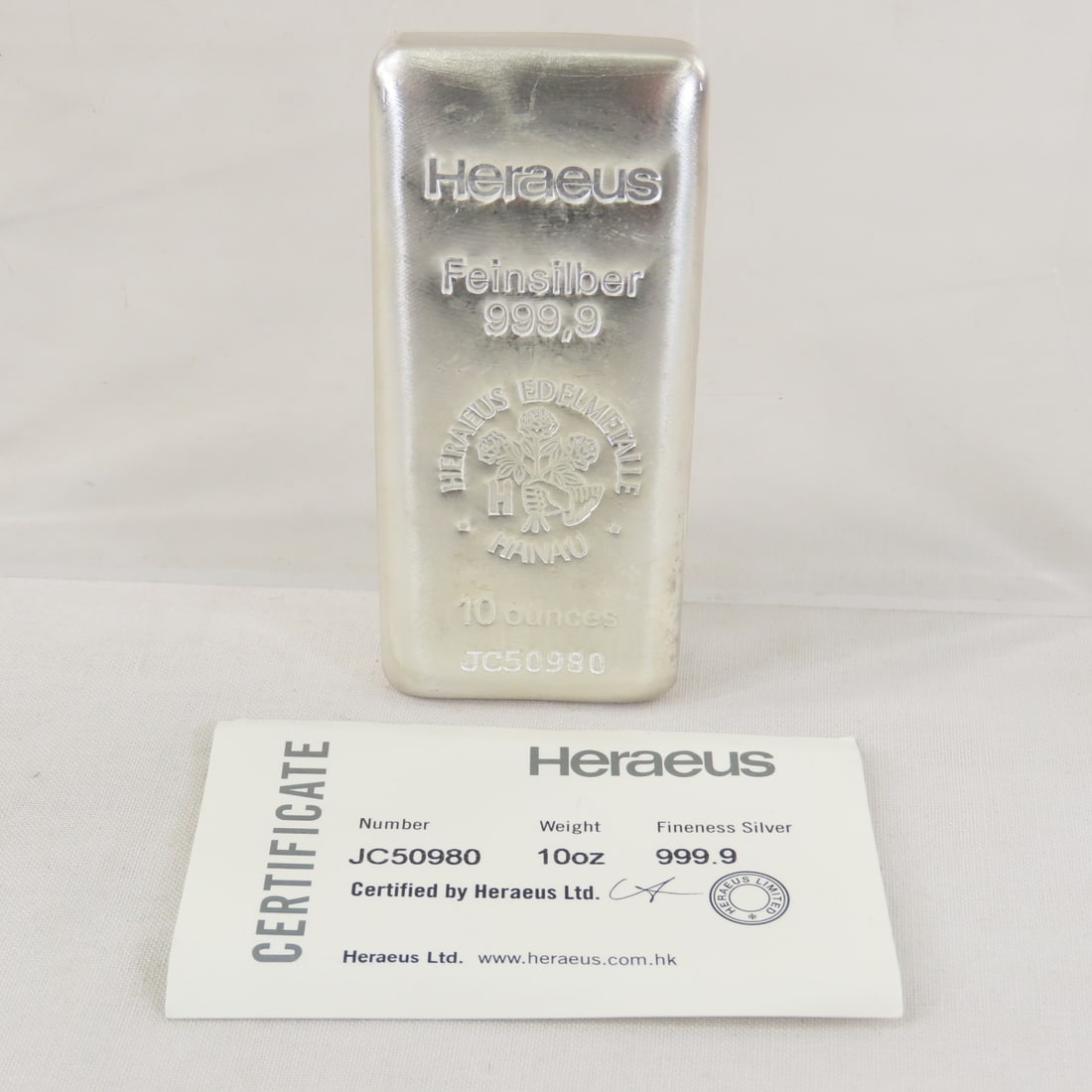 Heraeus 10ozt .999 Silver Bar with certificate: Heraeus 10ozt .999 Silver Bar with certificate - Lot Size 4x2x1" 1 LB All information and photos are intended to be as accurate as possible, but errors are possible. No item may be returned or